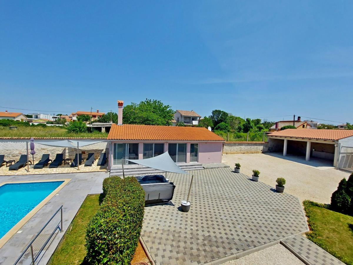 Villa Mattea Galižana Buitenkant foto